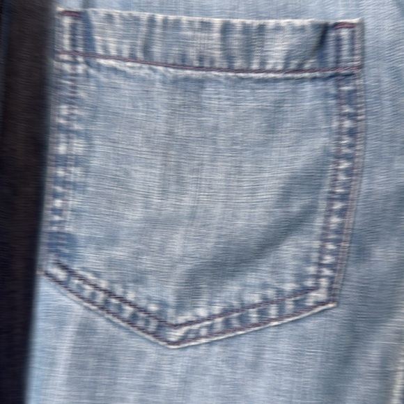 Cloth & Stone EUC Tencel Blue Chambray Button -Up Shirt w/ Split Back Sz Medium - Picture 3 of 10